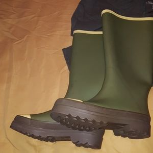 American Eagle...Rain boots, great condition